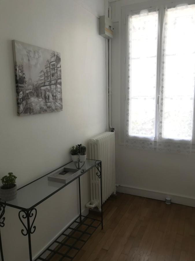 Très Bel De Style Ancien Avec Sa Terrasse En Bois En Coeur De Compiègne